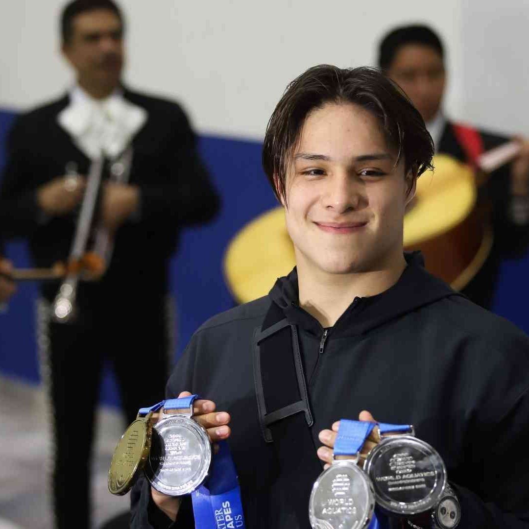 Osmar Olvera a su llegada a la CDMX, tras el Mundial de Deportes Acuáticos Singapur 2025