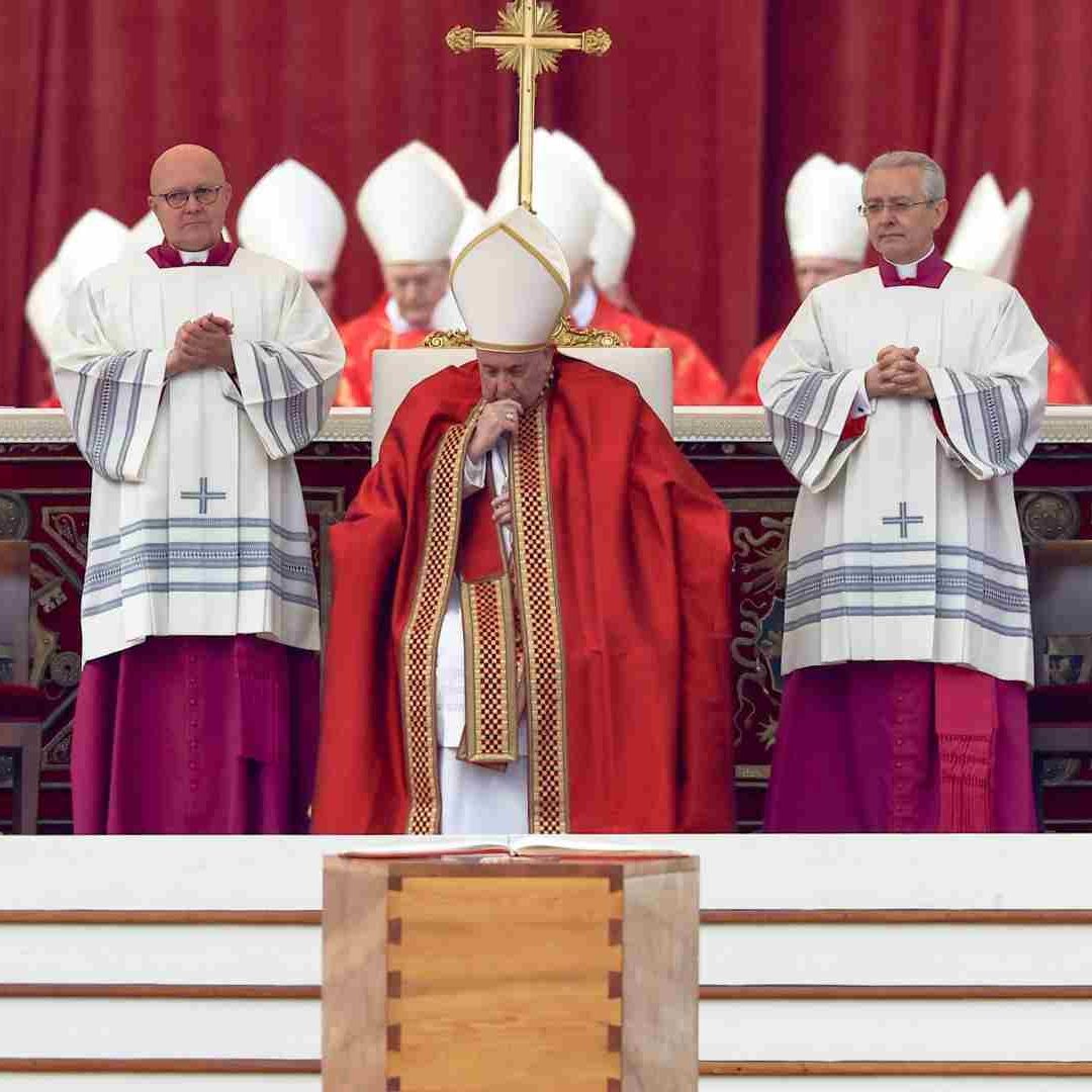 Papa preside Misa Exequial