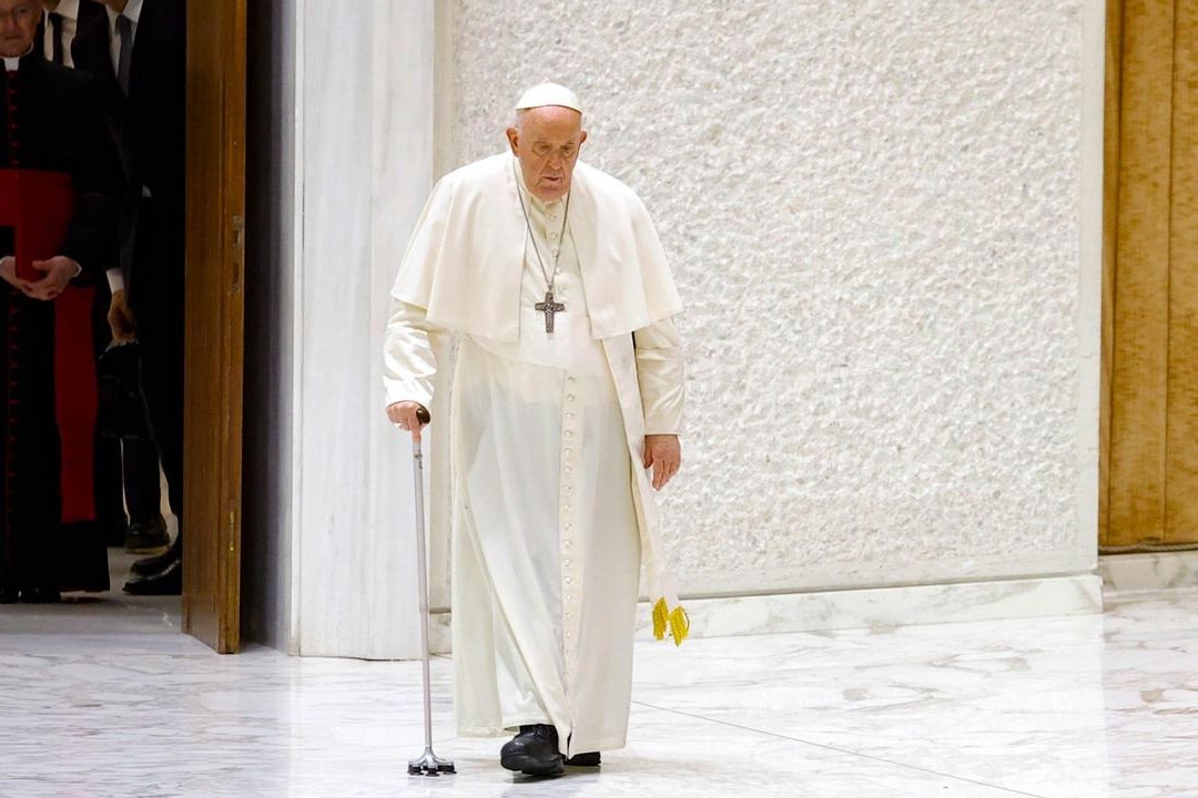 El papa Francisco suspende su agenda de hoy por tener fiebre