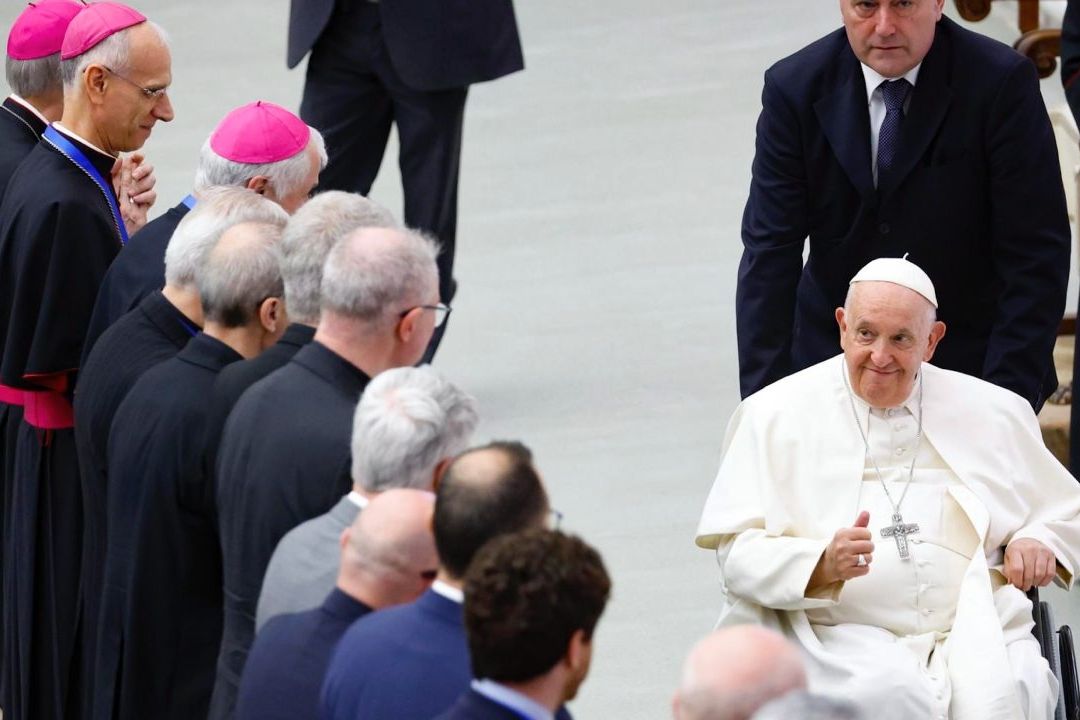 Papa Francisco Retoma su Agenda tras Cuadro de Fiebre