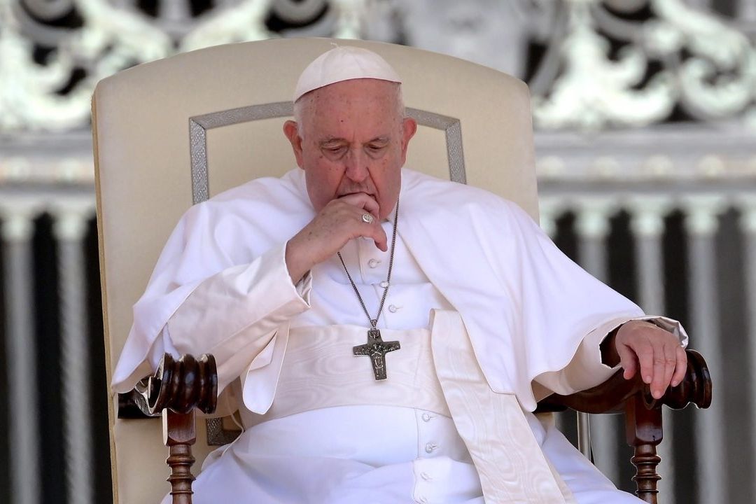 El médico aseguró que el papa no sufre mucho dolor y por eso se somete a una terapia analgésica normal