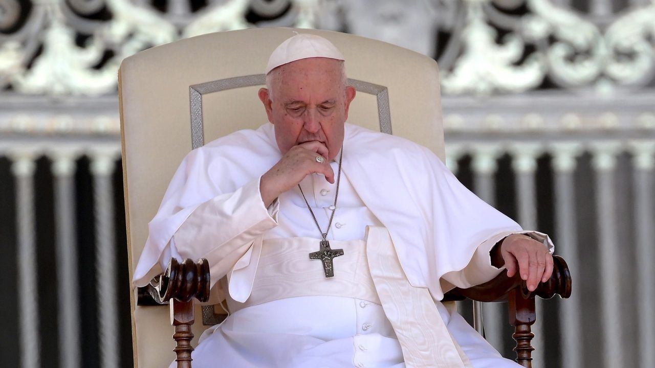 El médico aseguró que el papa no sufre mucho dolor y por eso se somete a una terapia analgésica normal