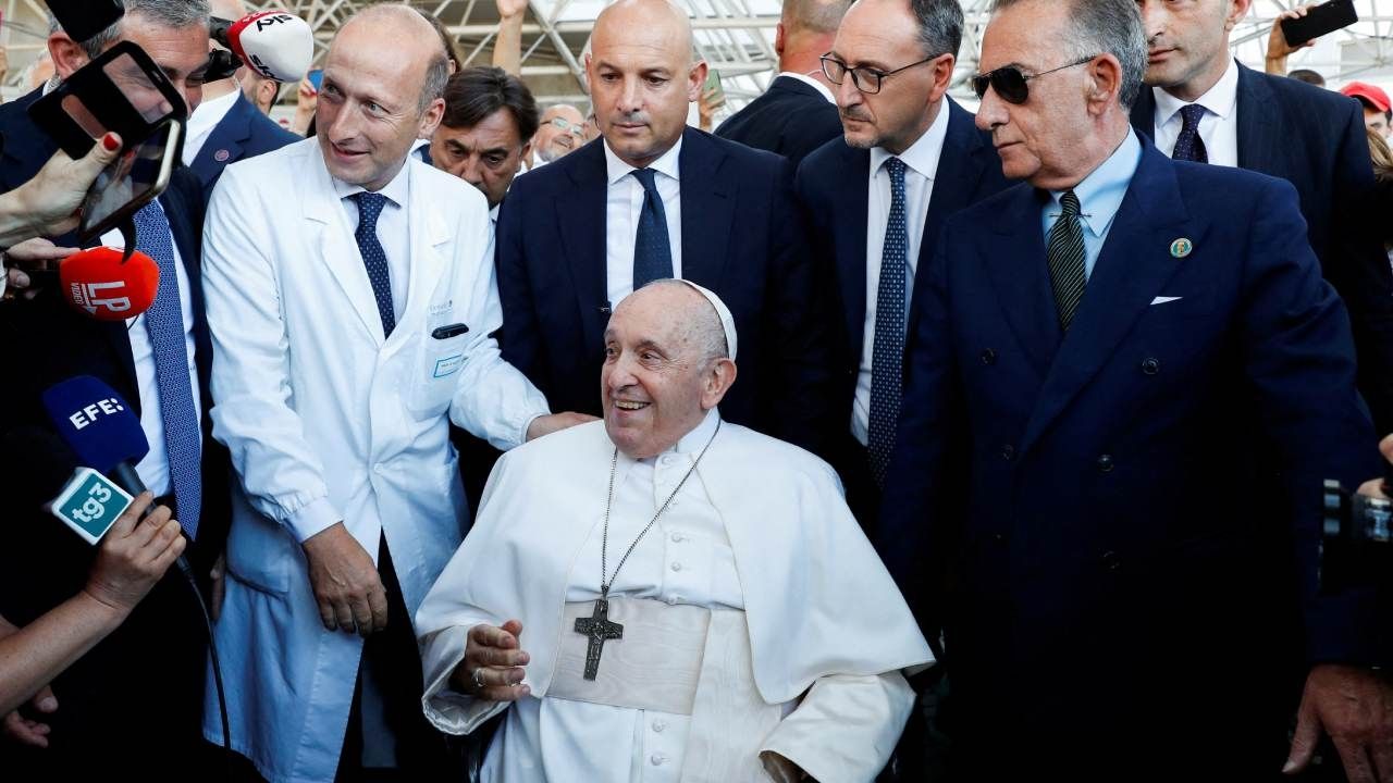 Papa Francisco Abandona Hospital Gemelli, en Roma