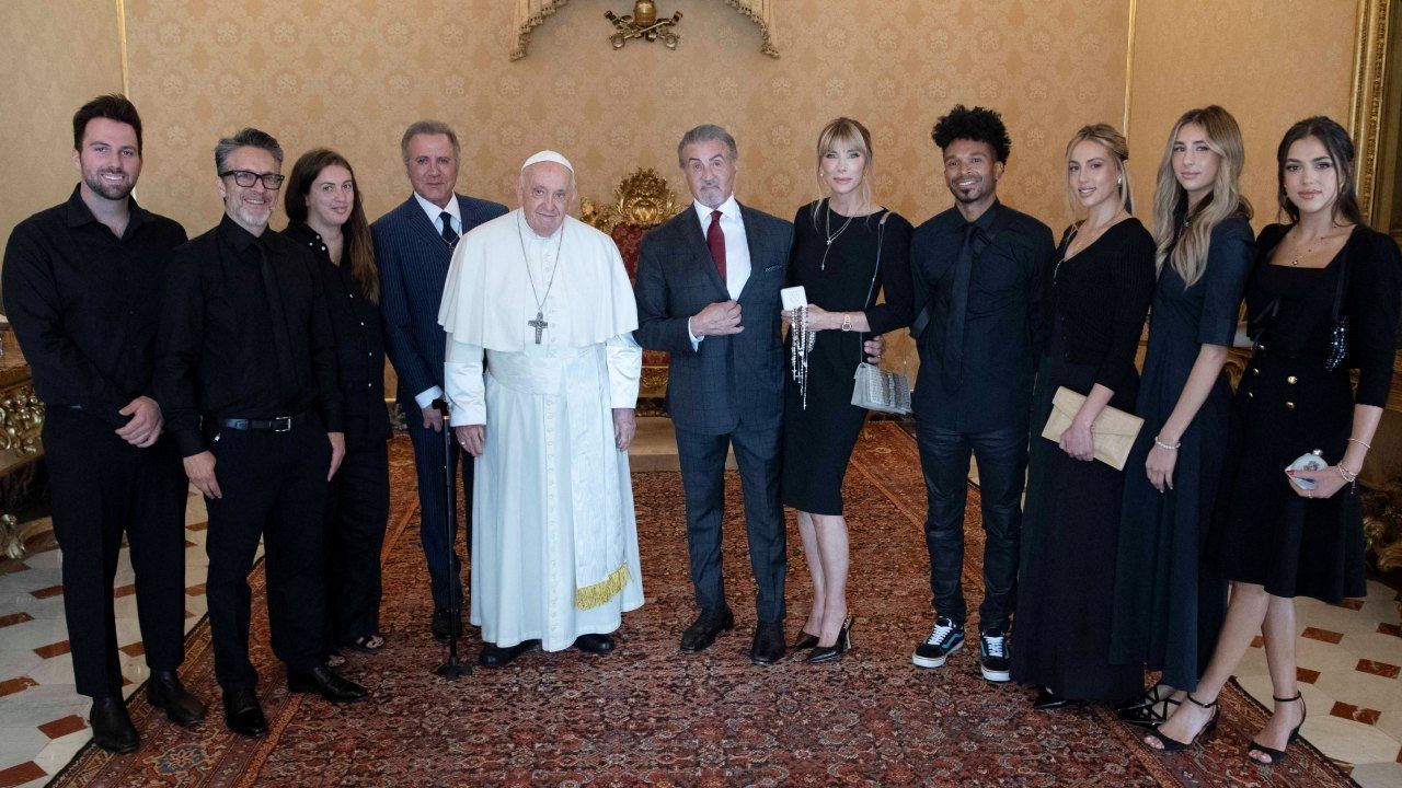 Papa Francisco recibe a Sylvester Stallone y su familia en el Vaticano