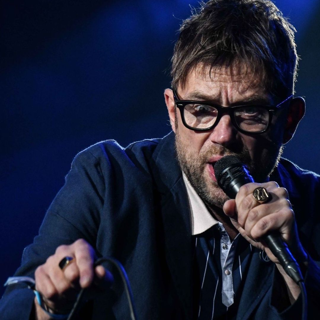 Damon Albarn, Vocalista de Blur, Toca 'Ella Baila Sola' de Peso Pluma en el Corona Capital