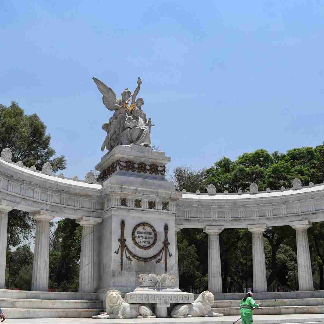 El Hemiciclo a Juárez que se ubica en la Alameda Central del Centro Histórico de la Ciudad de México