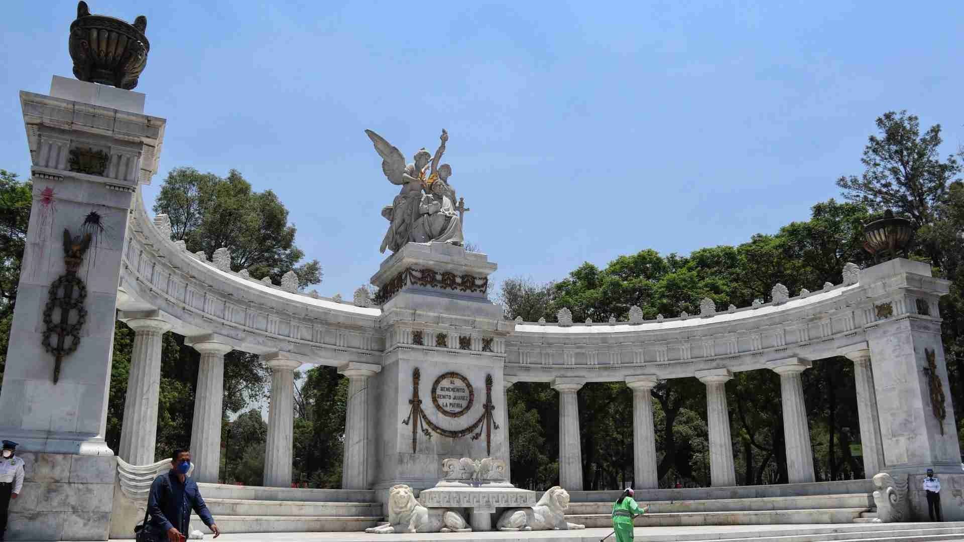 El Hemiciclo a Juárez que se ubica en la Alameda Central del Centro Histórico de la Ciudad de México
