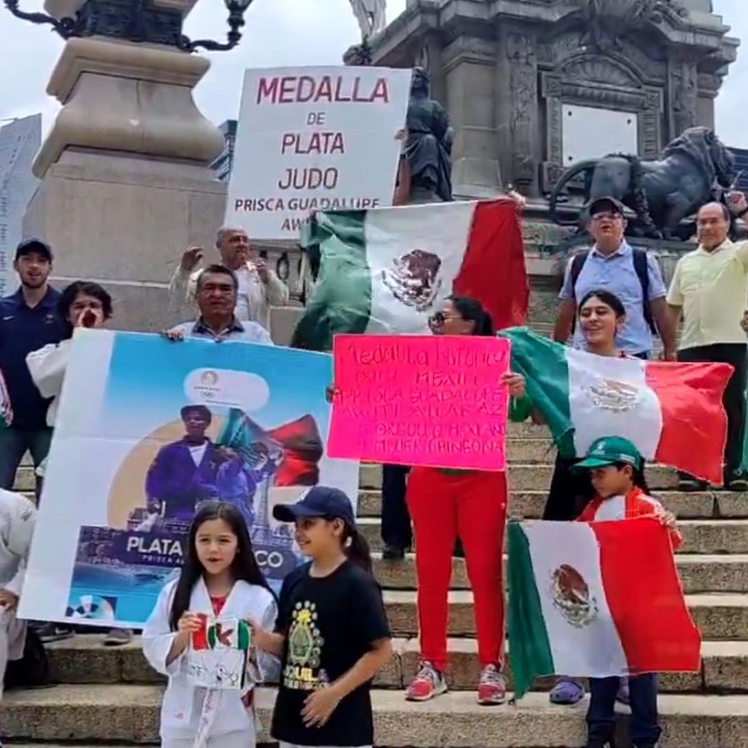 Aficionados del judo no dejaron pasar la oportunidad de celebrar la medalla de Prisca. Foto Captura de pantalla