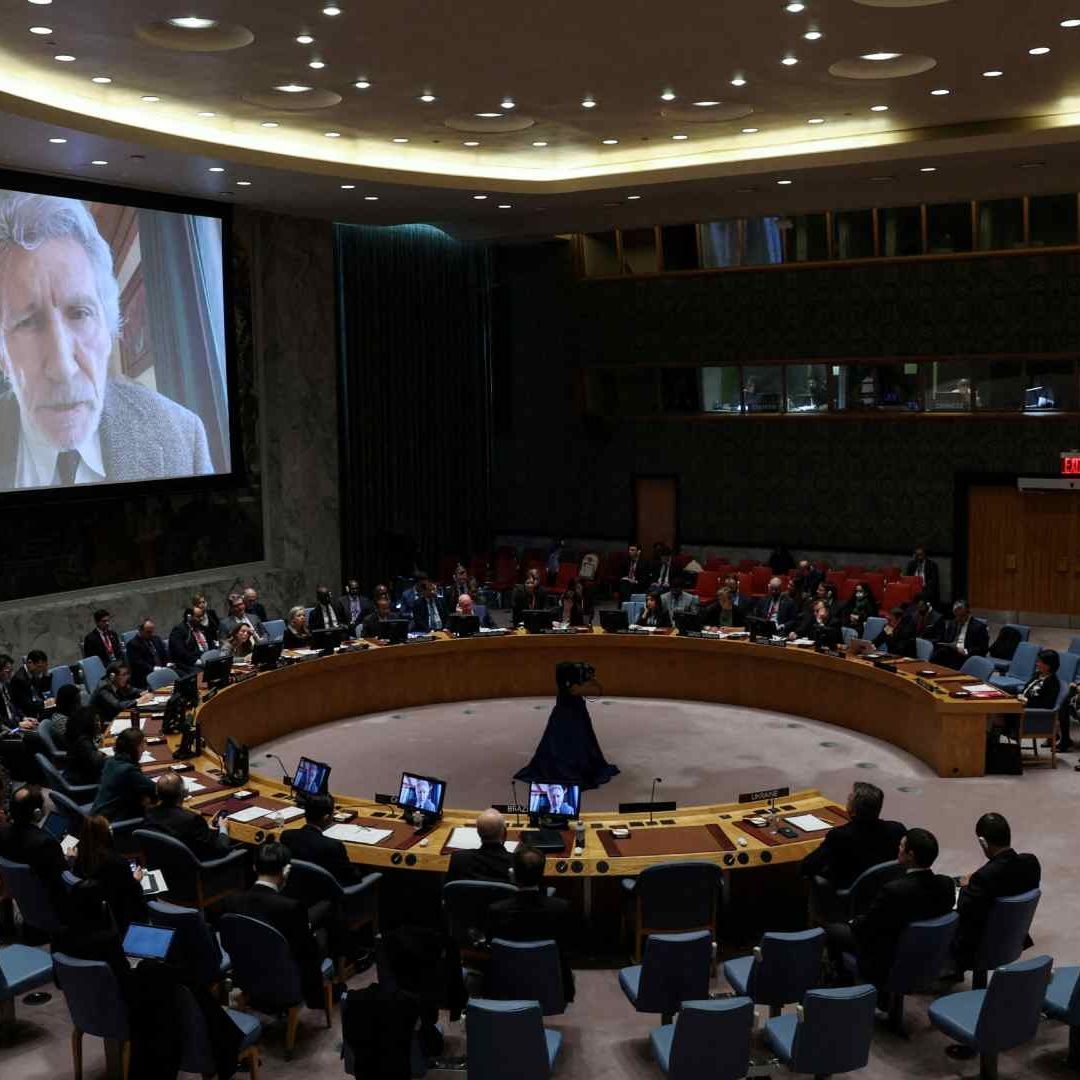 Según Waters, la guerra no hace sino enriquecer al lobby armamentístico en el mundo
