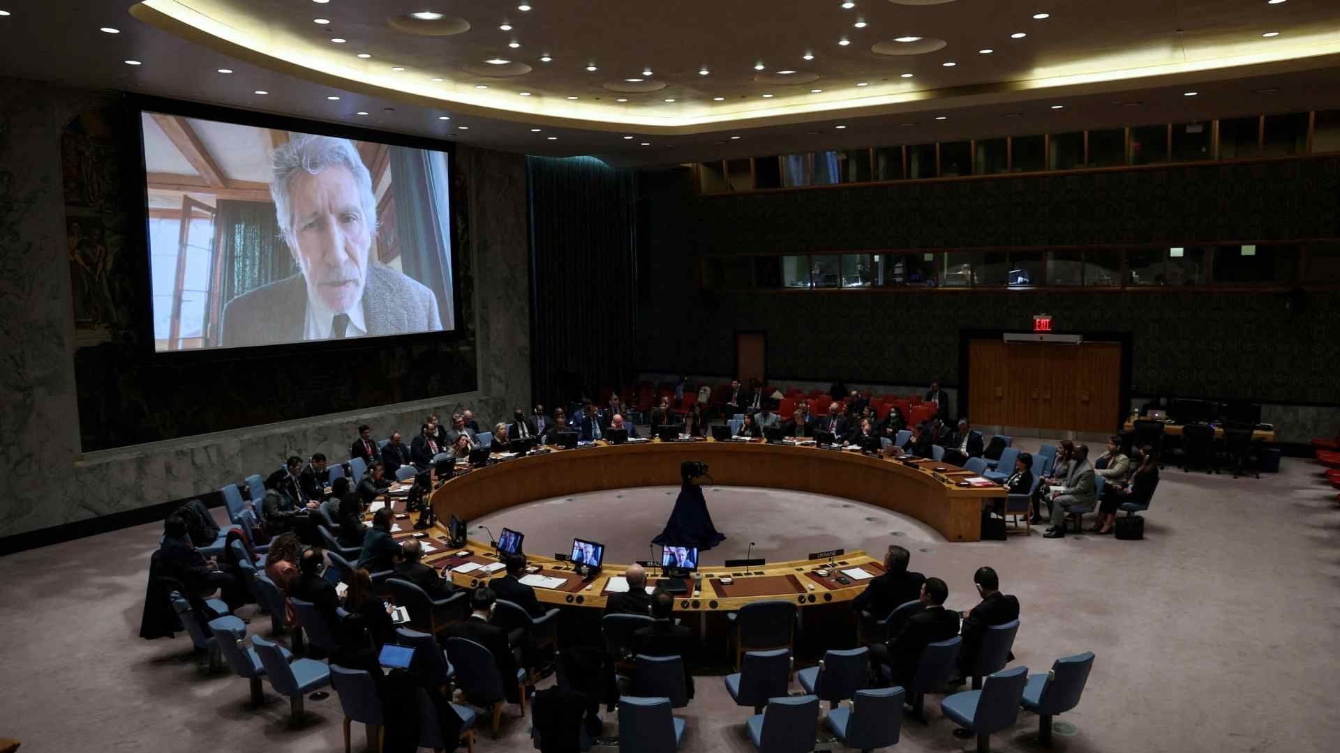 Según Waters, la guerra no hace sino enriquecer al lobby armamentístico en el mundo