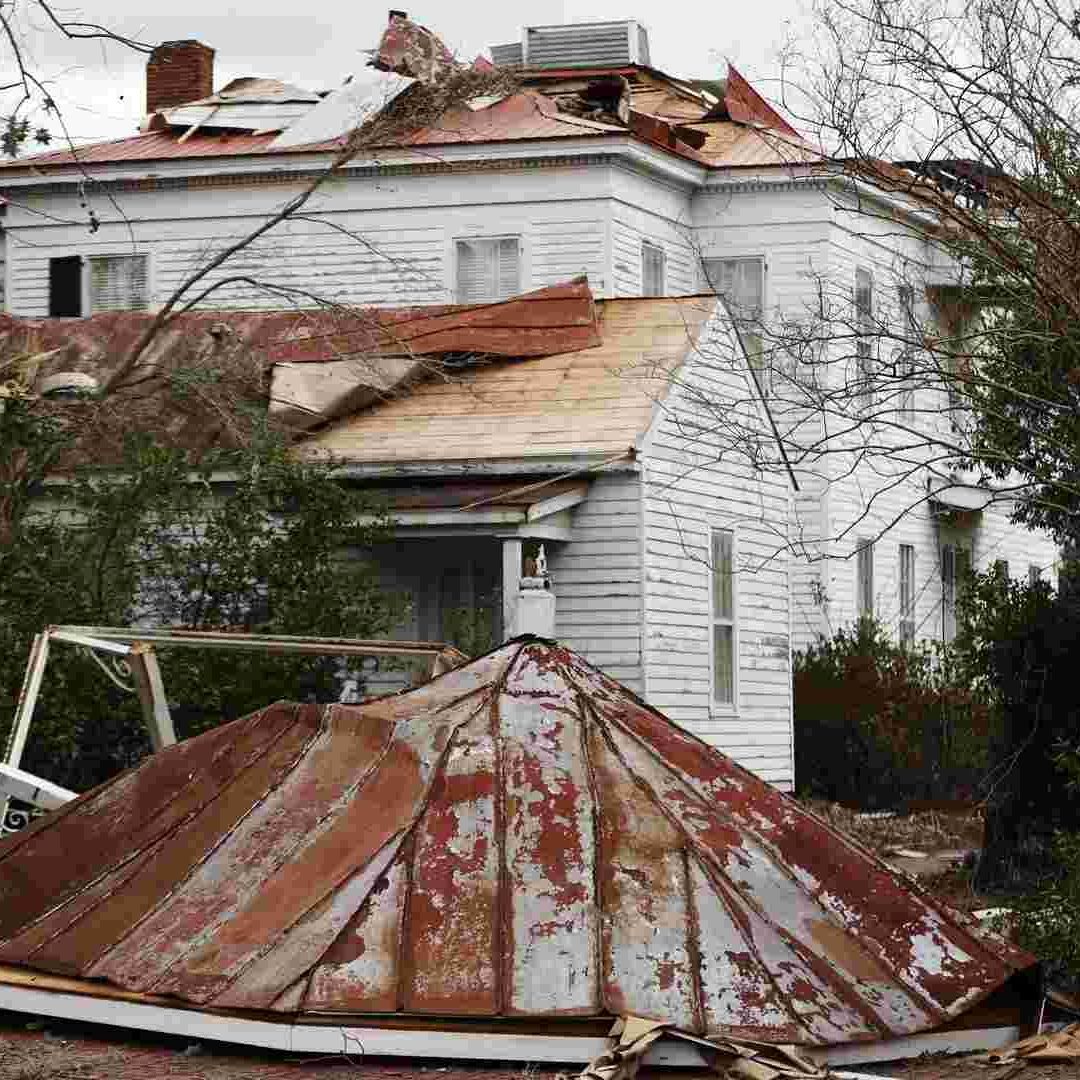 Al menos nueve personas murieron después de los tornados en Alabama