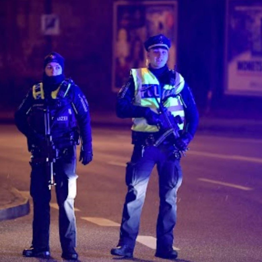 La policía señaló en Twitter que se está realizando un amplio operativo en el distrito Alsterdorf de la ciudad