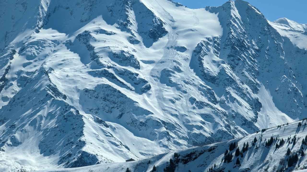 Suman 6 muertos por avalancha en los Alpes