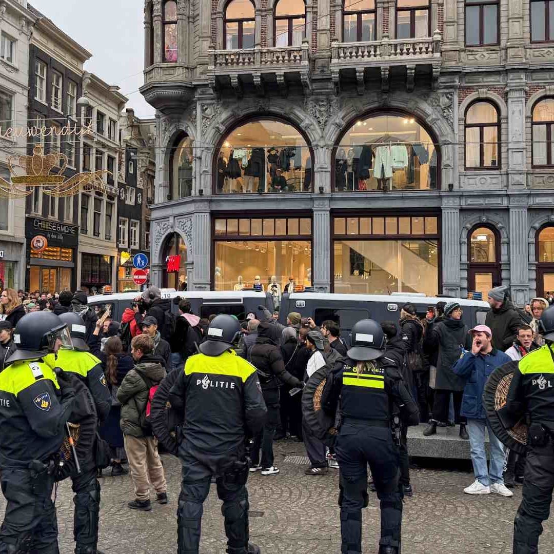 Manifestación Prohibida en Ámsterdam Deja Decenas de Propalestinos Arrestados