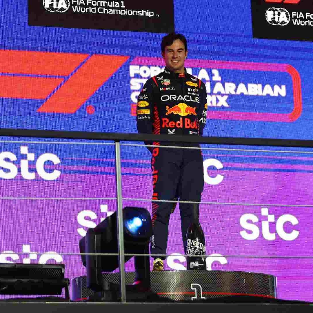 Sergio “Checo” Pérez celebra en el Gran Premio de Arabia Saudita