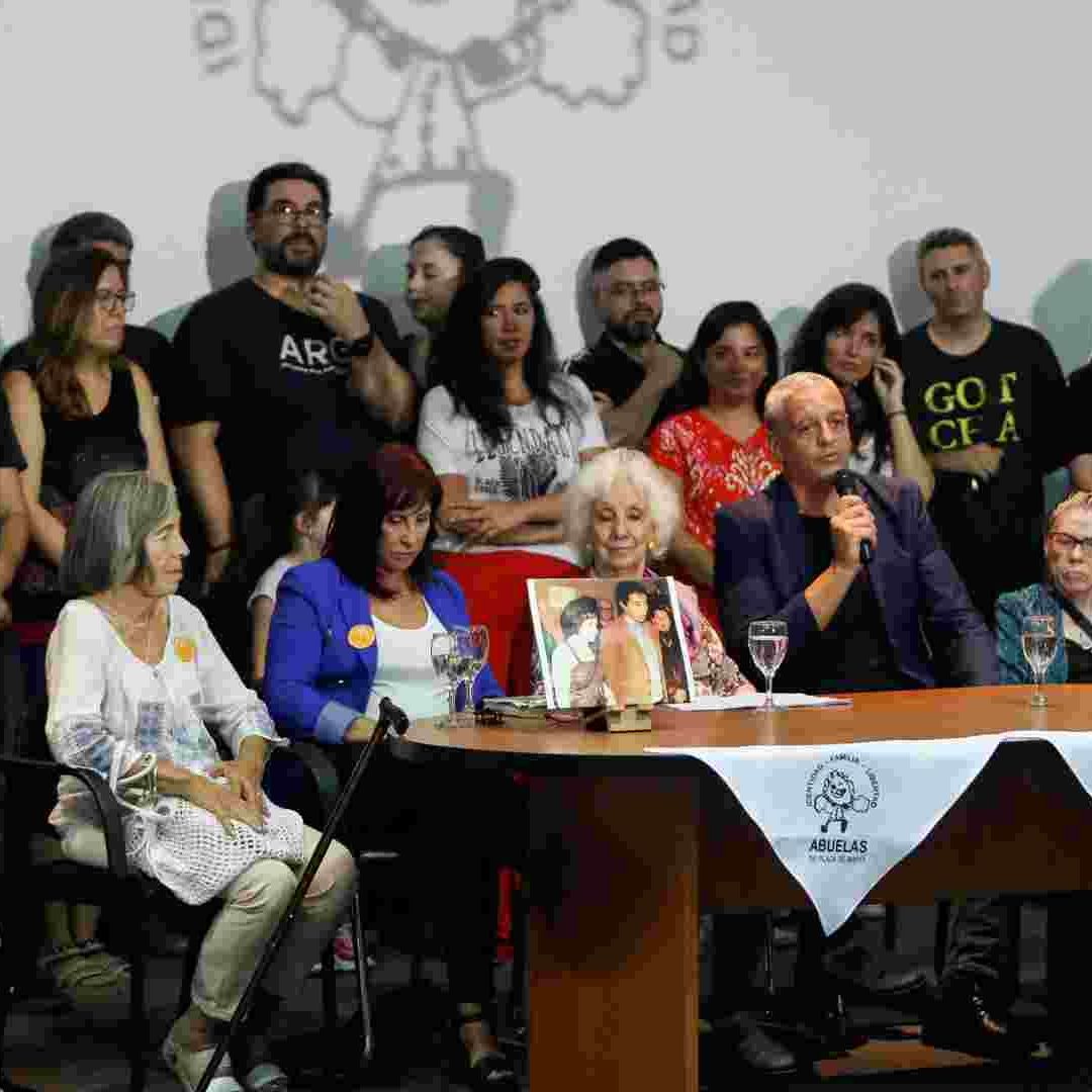Las Abuelas de Plaza de Mayo informaron la localización del nieto 132 desaparecido durante la dictadura en Argentina
