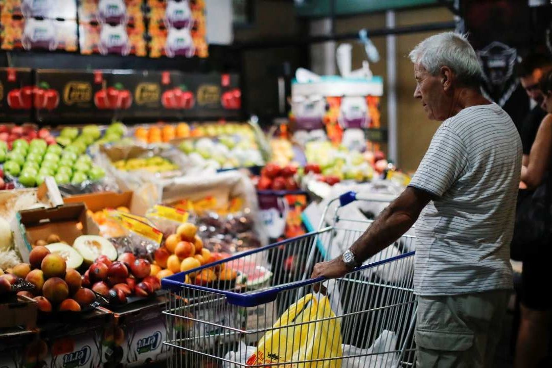 La inflación en Argentina alcanzó 102.5% en 12 meses, una de las más altas registradas en todo el mundo