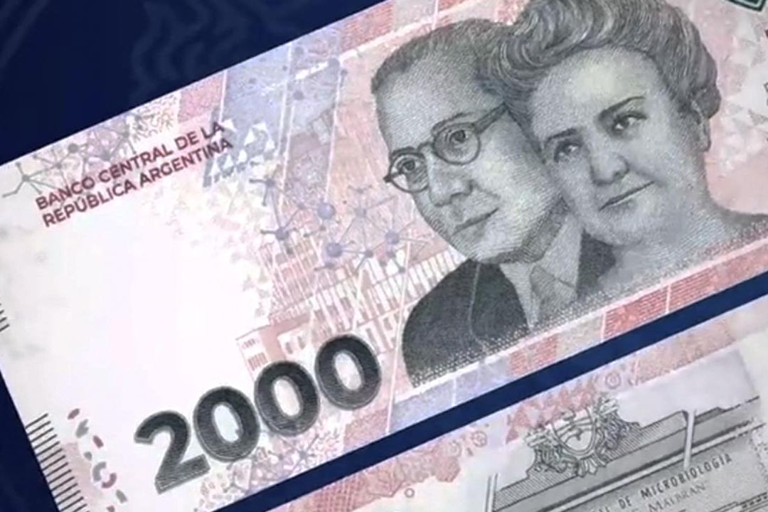 Debido a la creciente inflación, el Banco Central de Argentina emitió un nuevo billete de dos mil pesos ante la necesidad papel moneda de mayor denominación