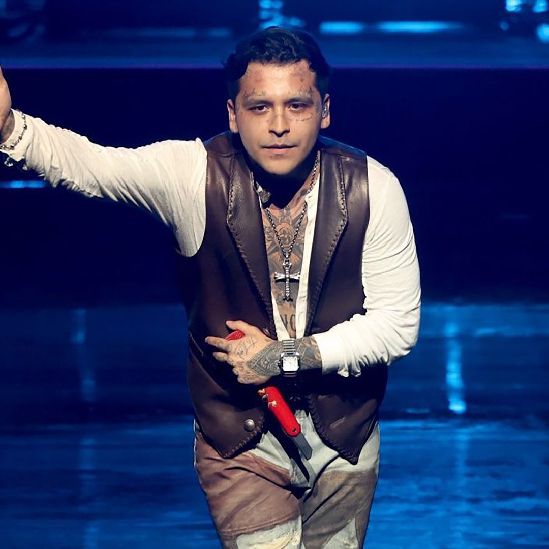 Christian Nodal en concierto, agradece al público