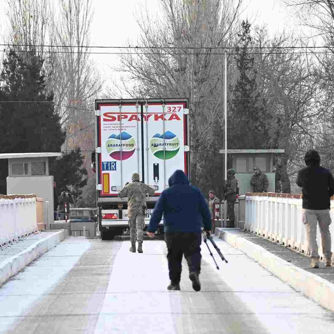 El paso de camiones con ayuda humanitaria a través de la frontera de Alican