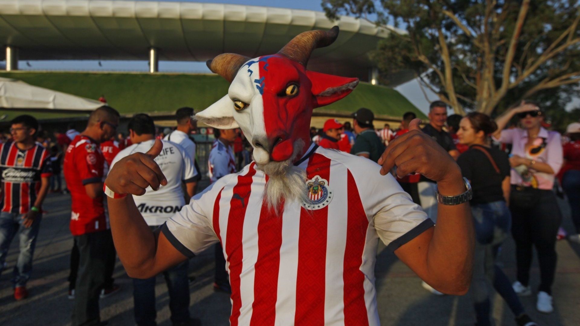 Estadio de Chivas Recibe 'Dura' Sanción Luego de Apuñalamiento de Aficionado de Atlas