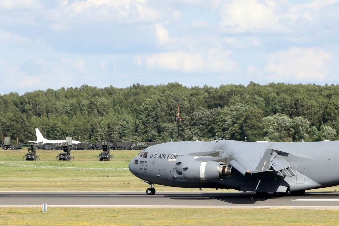 Se estrella avión militar de EUA y mueren 3