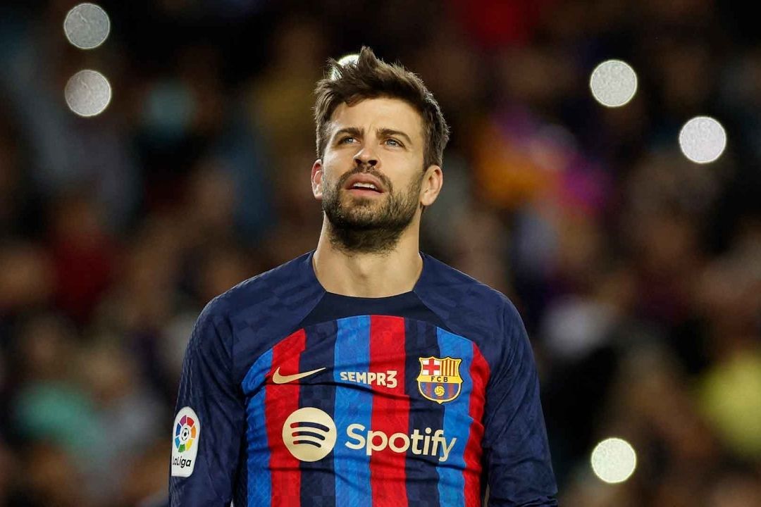 Gerard Piqué dio la camiseta con la que disputó su último juego como profesional con el Barcelona.
