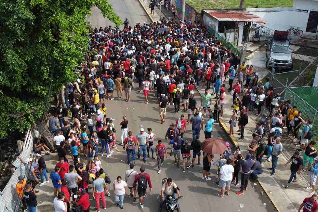 México, Desbordado de Migrantes, Propone Reunión Bilateral con Biden para Tratar el Tema