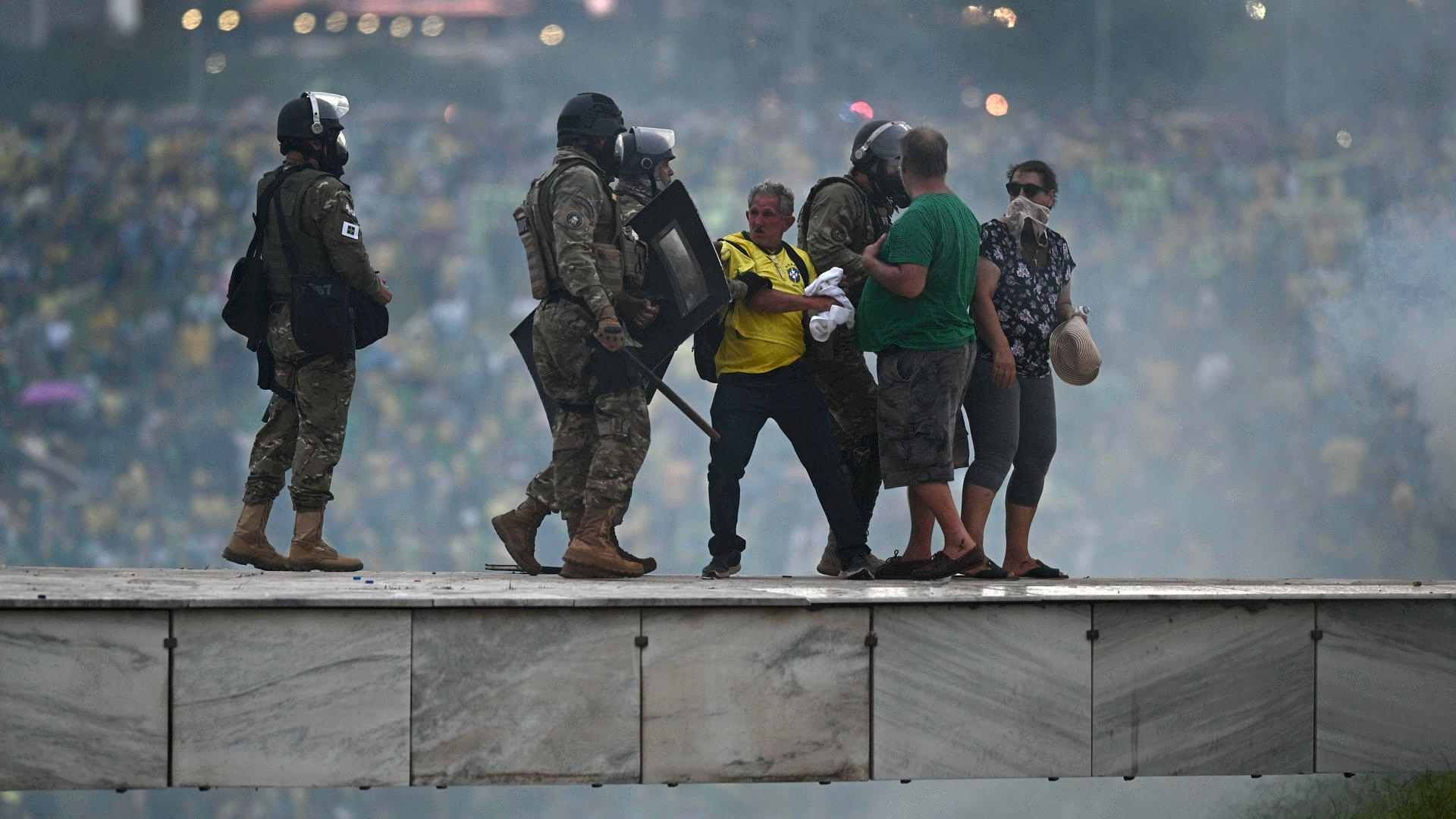 Bolsonaristas redicales irrumpieron en el Congreso Nacional