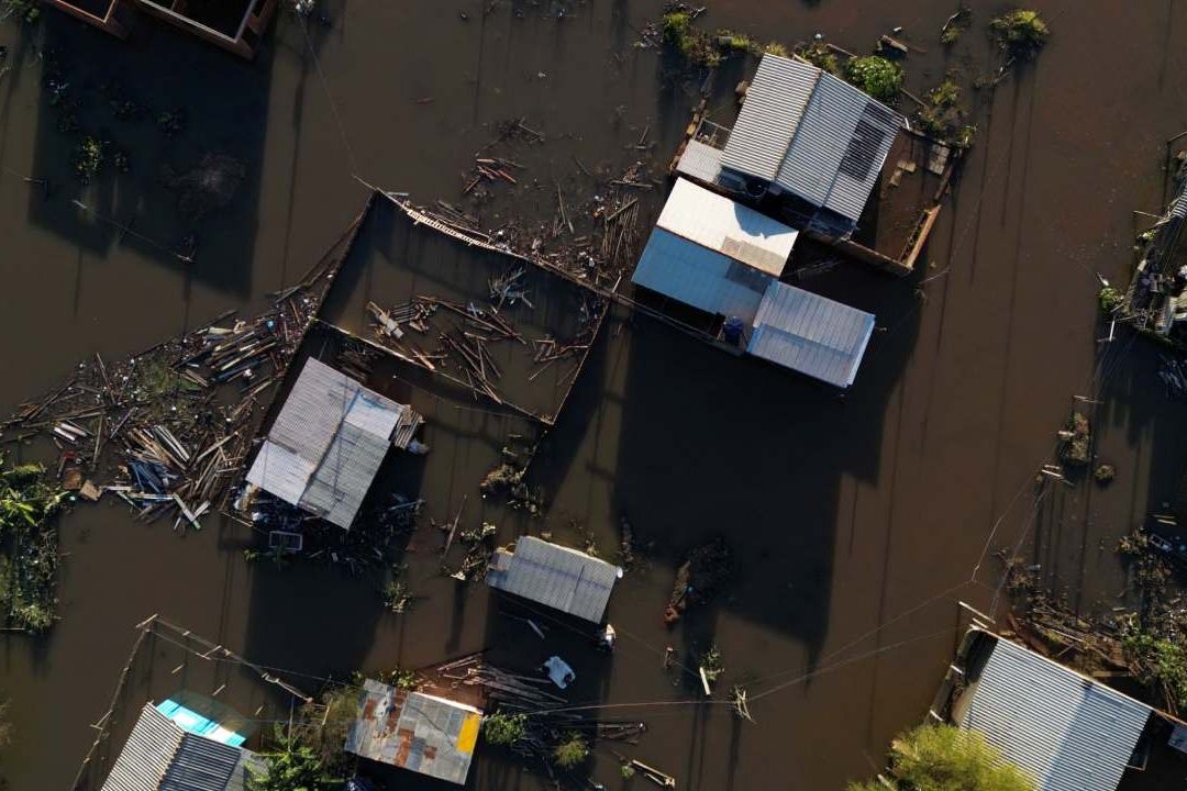 Ciclón Deja 13 Muertos en Brasil; Buscan a Desaparecidos