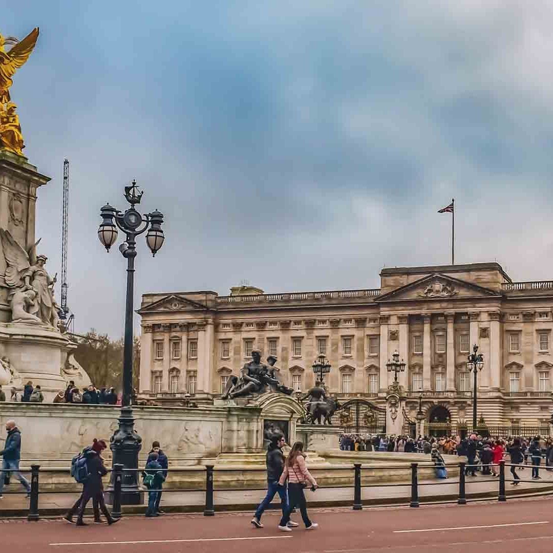 Activistas del grupo Republic protestaron contra la monarquía británica y exigieron se someta a referéndum el futuro de la corona