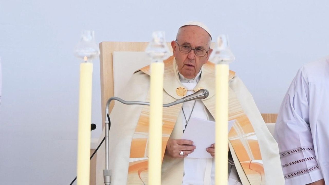 Papa Lamenta en Misa en Budapest Puertas Cerradas a Migrantes