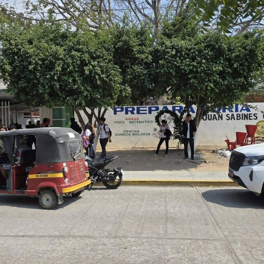 Menor Da a Luz a Bebé Mientras Tomaba Clases en Escuela de Chiapas; Papás Desconocían Embarazo