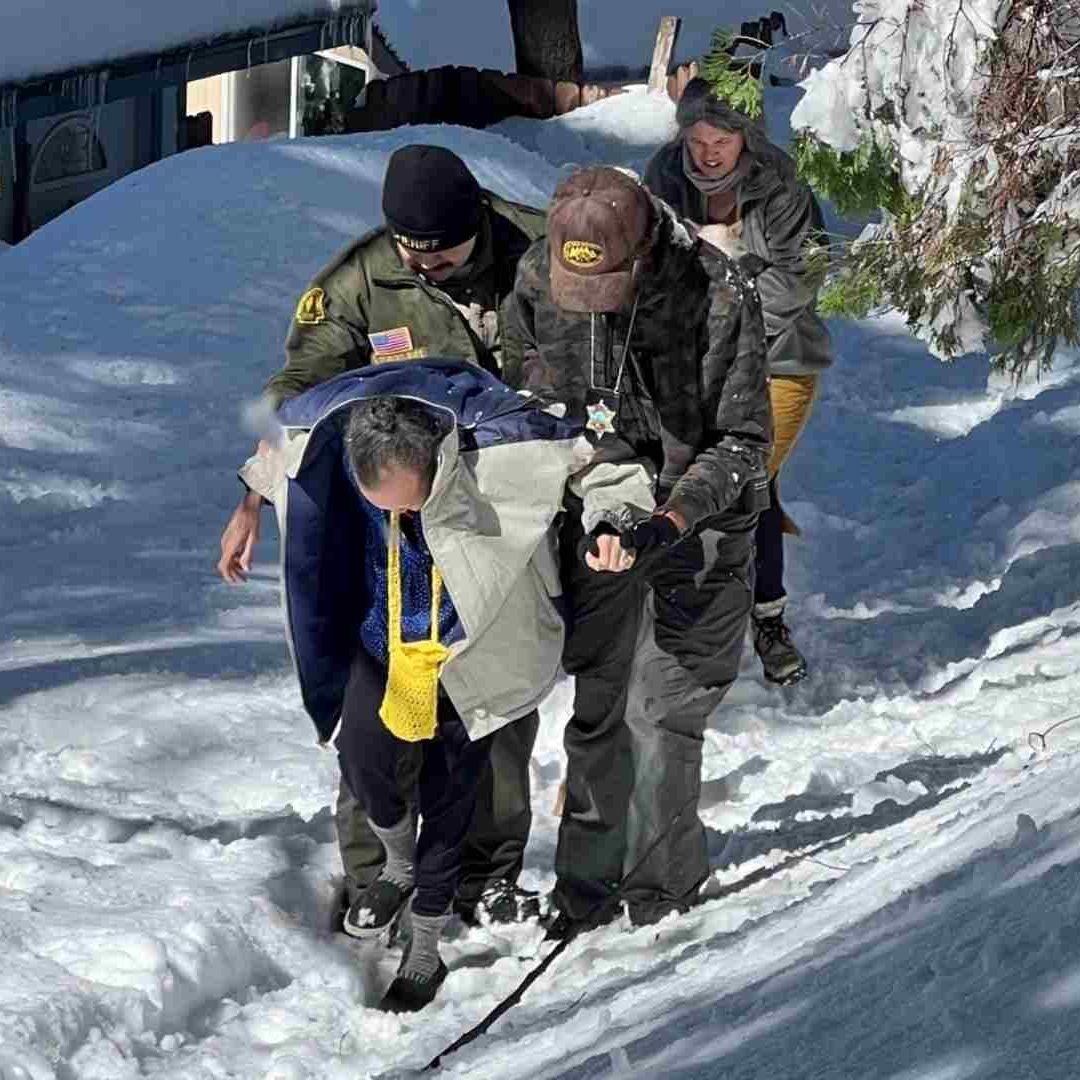 Tormentas de Nieve en California Dejan al Menos 12 Muertos