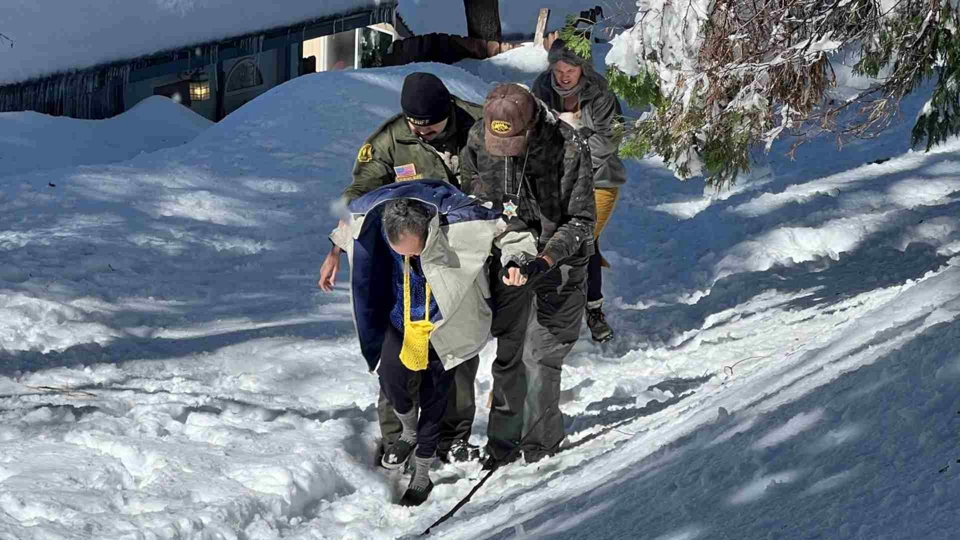 Tormentas de Nieve en California Dejan al Menos 12 Muertos