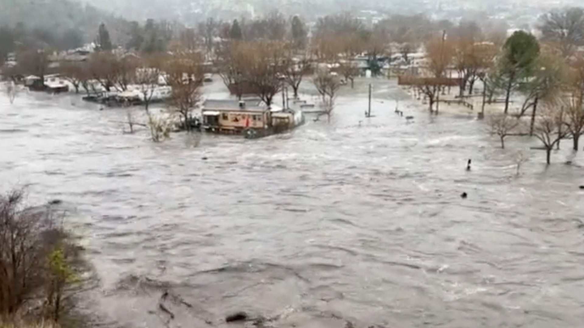 El río Kern desbordó