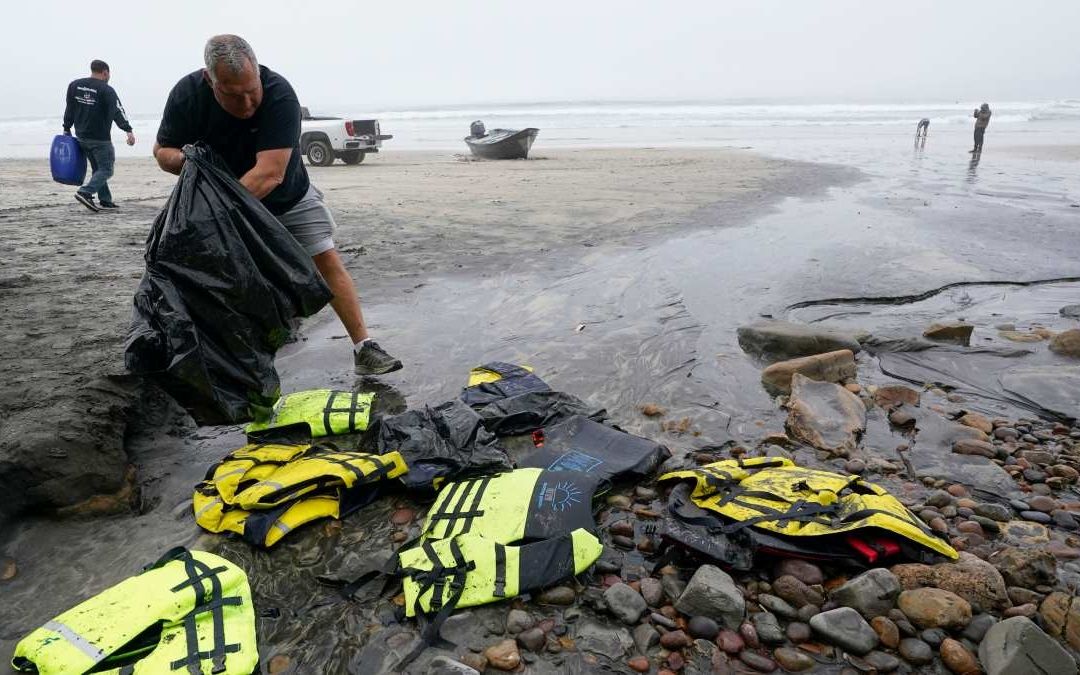 Embarcación de migrantes naufragó y murieron ocho en costas de San Diego, California
