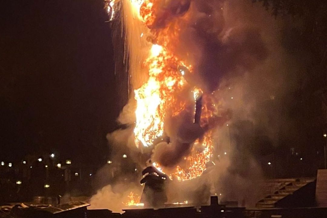 La atracción "Fantasmic!", de unos 13 metros de altura debutó en Disneyland en 1992