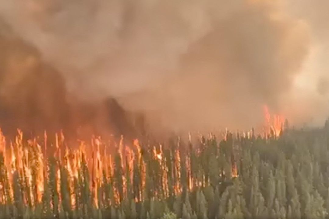 Las autoridades ambientales contabilizan 416 incendios activos en el país, 203 de los cuales están clasificados como fuera de control