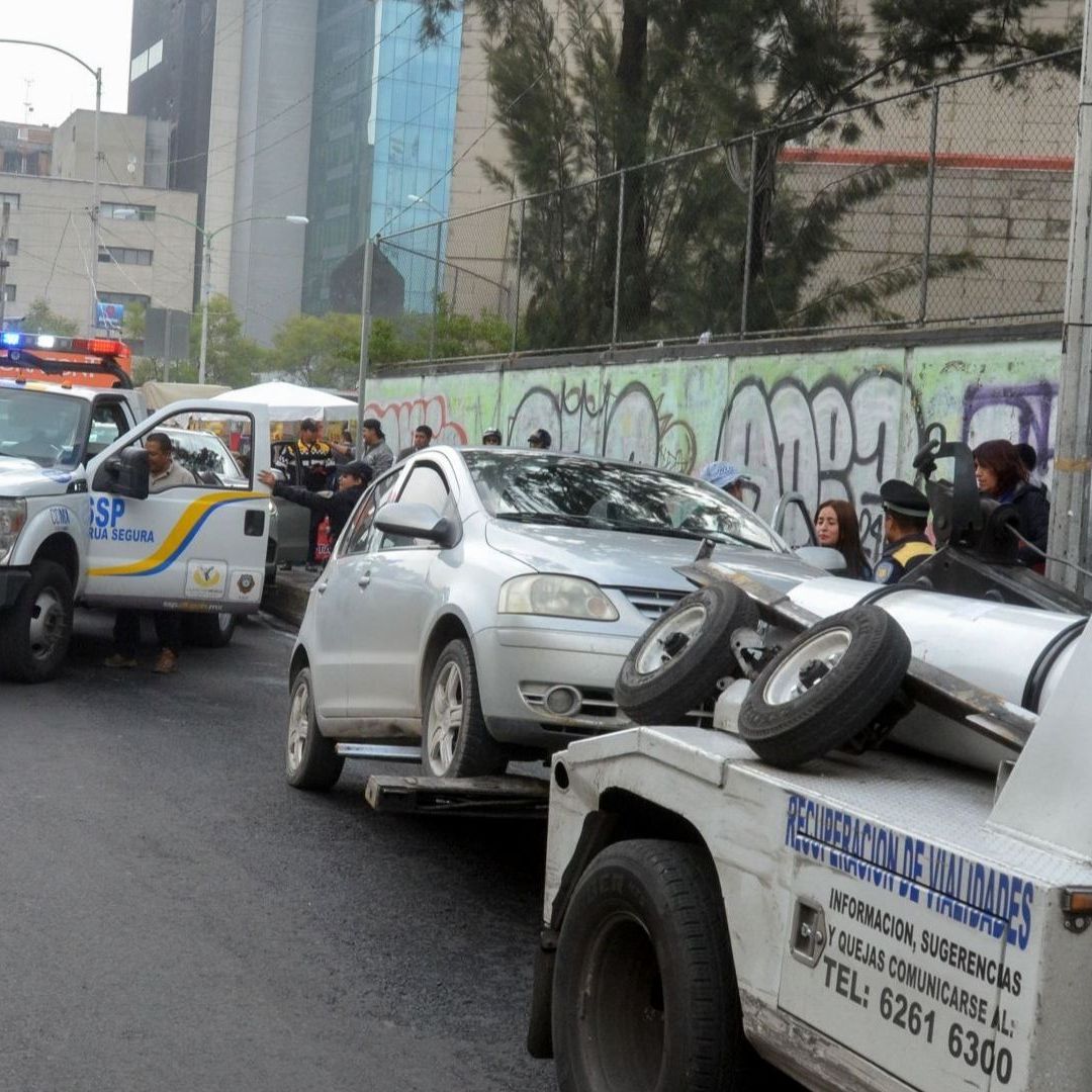 Te contamos cuánto cuesta sacar un coche del corralón