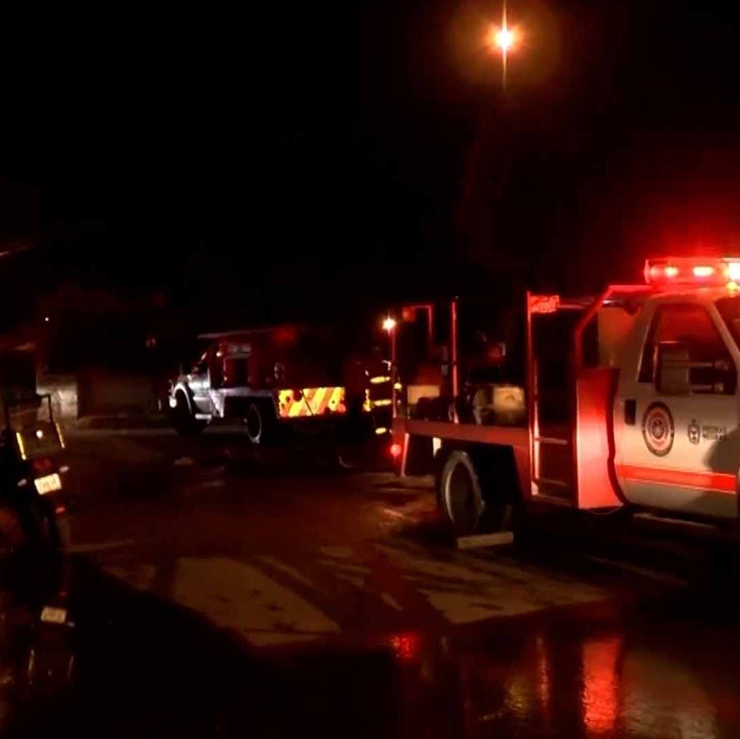 Hombre Incendia Casa con Familia Dentro y Amenaza con Explotar Tanque de Gas en Piedras Negras