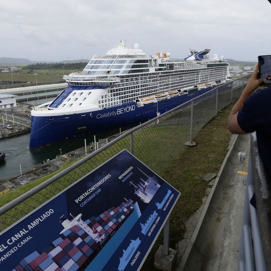 Crucero Celebrity Beyond en el Canal de Panamá