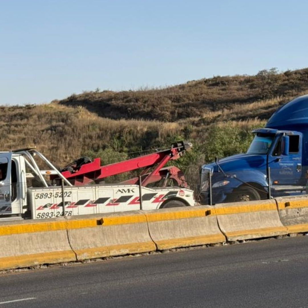 Choque entre Trailers Provoca Caos Vial en la Chamapa-Lechería en Edomex; Así Pasó el Accidente