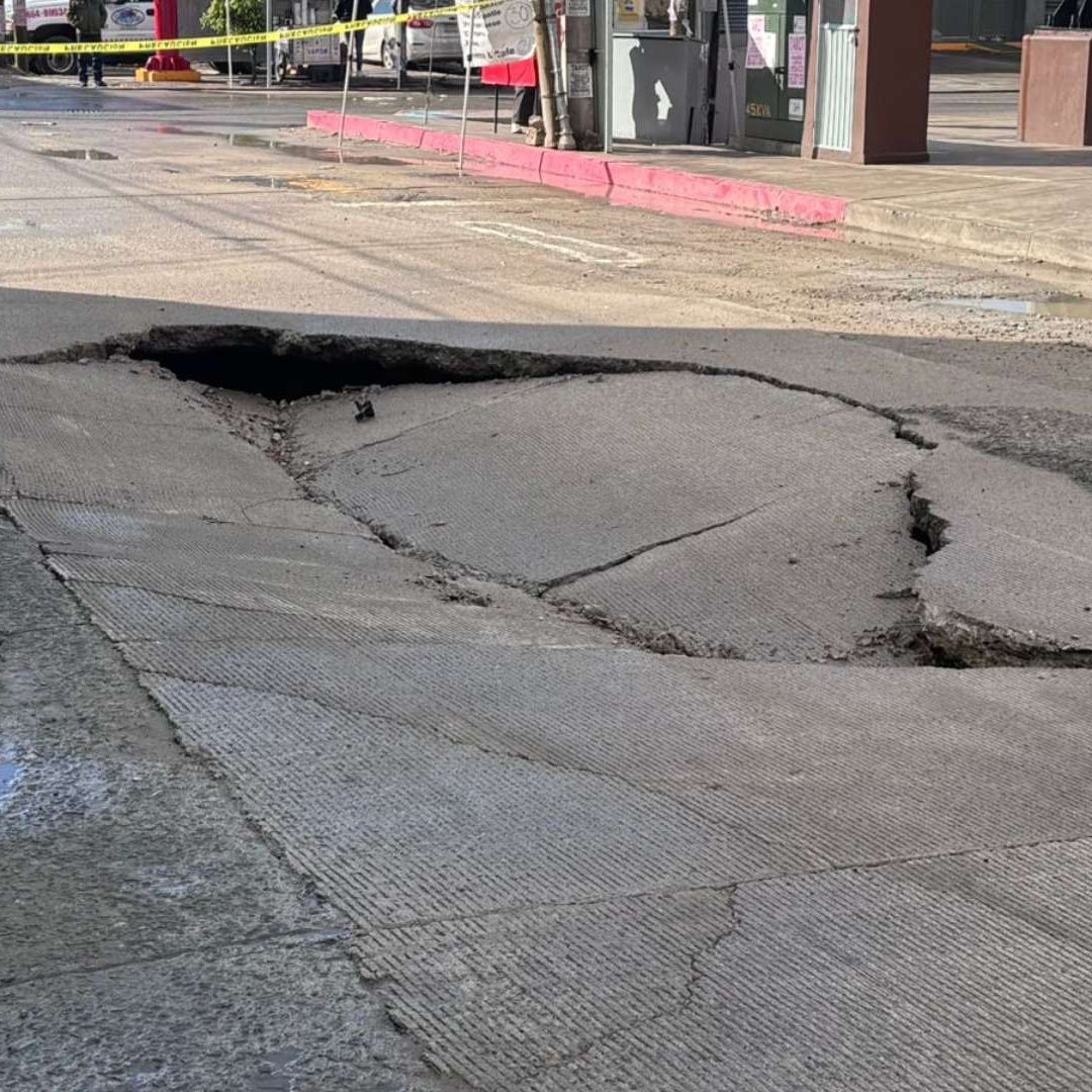 Se Forma Socavón en Colonia Magisterial tras Lluvias en Tijuana