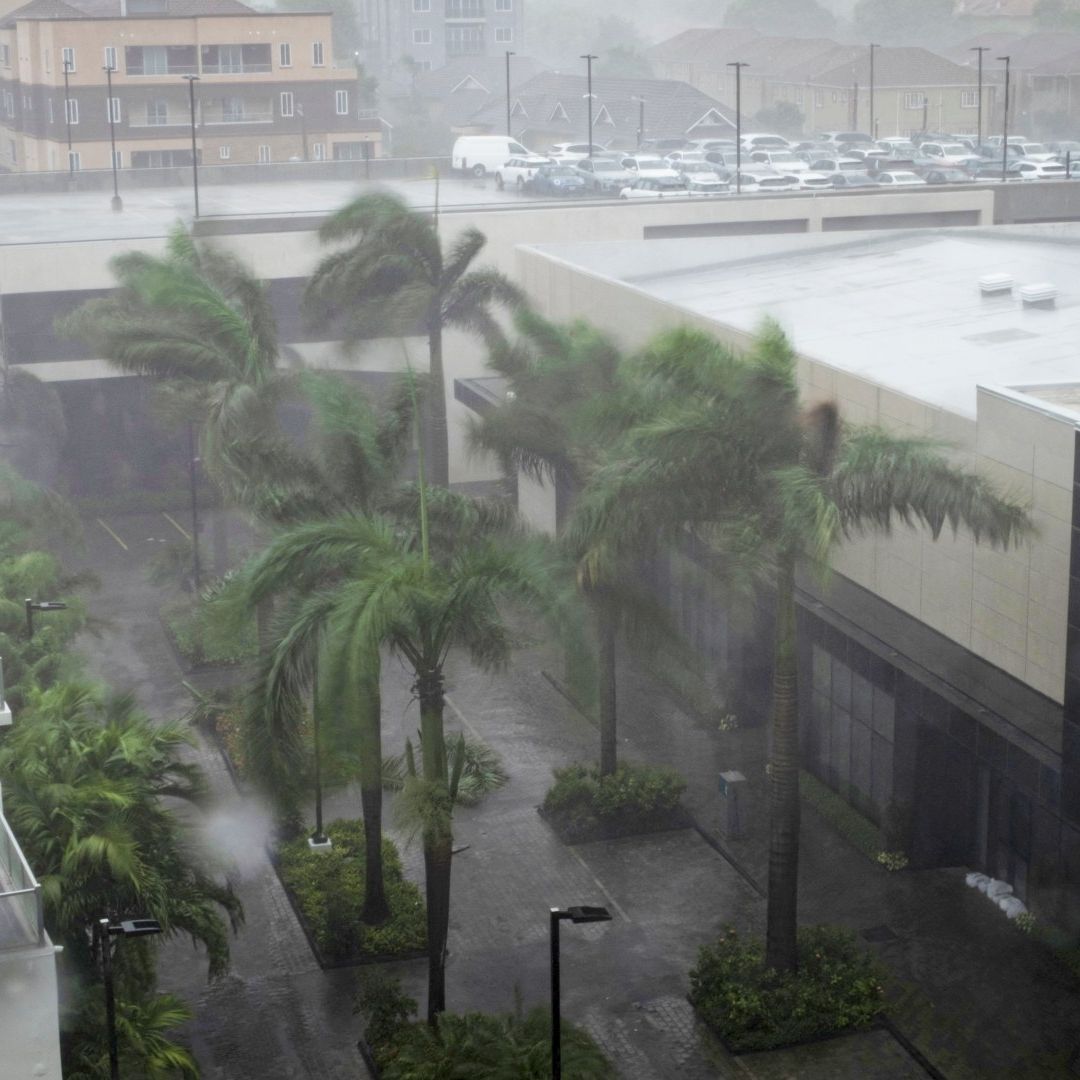 Paso de Beryl en el Caribe Deja al Menos 10 Muertos; México Se Prepara Para Impacto