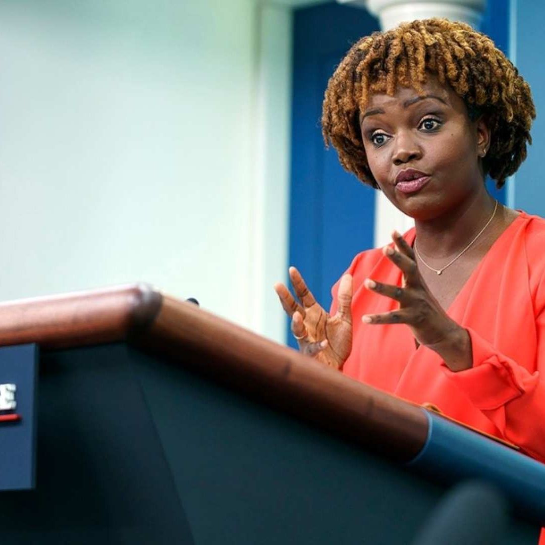 Karine Jean Pierre, la vocera de la Casa Blanca, en rueda de prensa