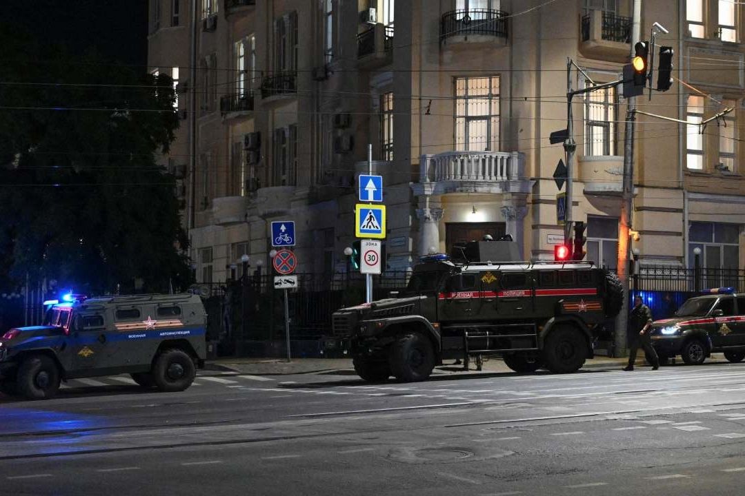 El mensaje de la Casa Blanca se produce mientras Prigozhin anuncia que su ejército privado cruzó la frontera rusa y está entrando en la región de Rostov