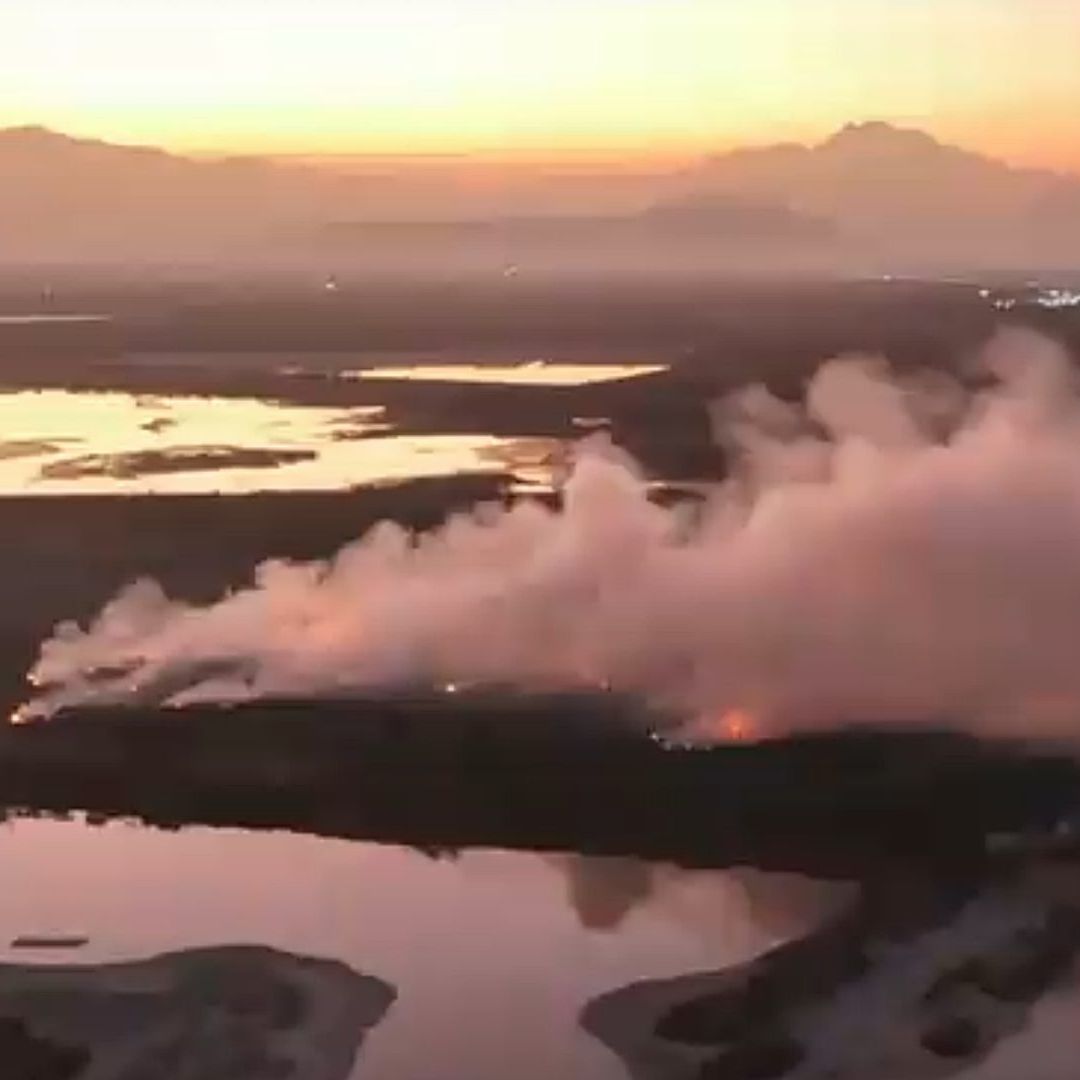 Humo generado por fuerte incendio en Nezahualcóyotl. Foto: Captura de pantalla