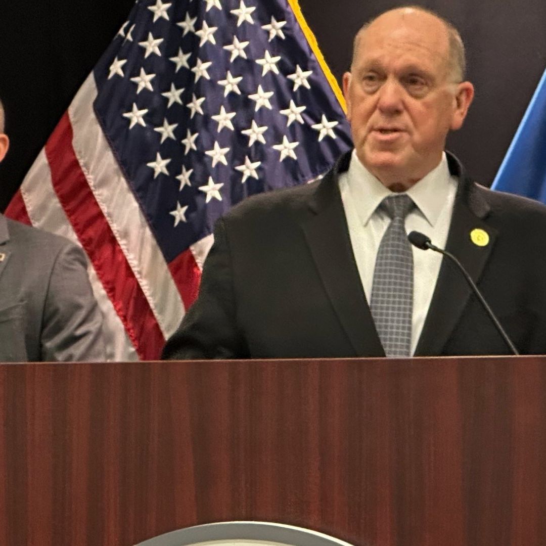 Zar fronterizo anuncia retiro de agentes federales de migración.