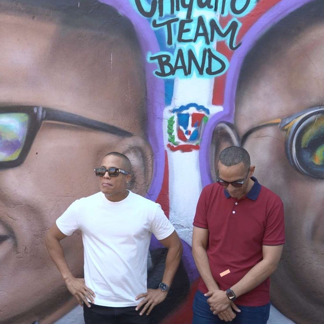 Chiquito Team Band en Veracruz Firman Mural en su Honor en el Callejón Toña La Negra Barrio de La Huaca en el Puerto